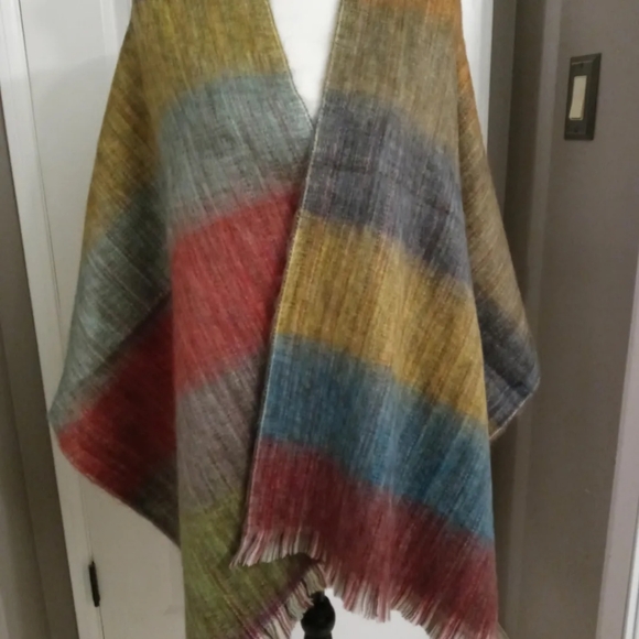 Artisanal Alpaca blend Shawl multicolor handmade in Ecuador,assortment of Colors - Picture 2 of 16
